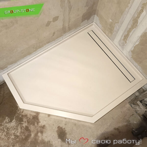 Эстетика функционализма: Ванные комнаты в стиле конструктивизма с душевыми поддонами Group-Stone