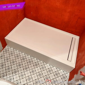 Компактный душевой поддон из искусственного камня на заказ в Москве — Group-Stone