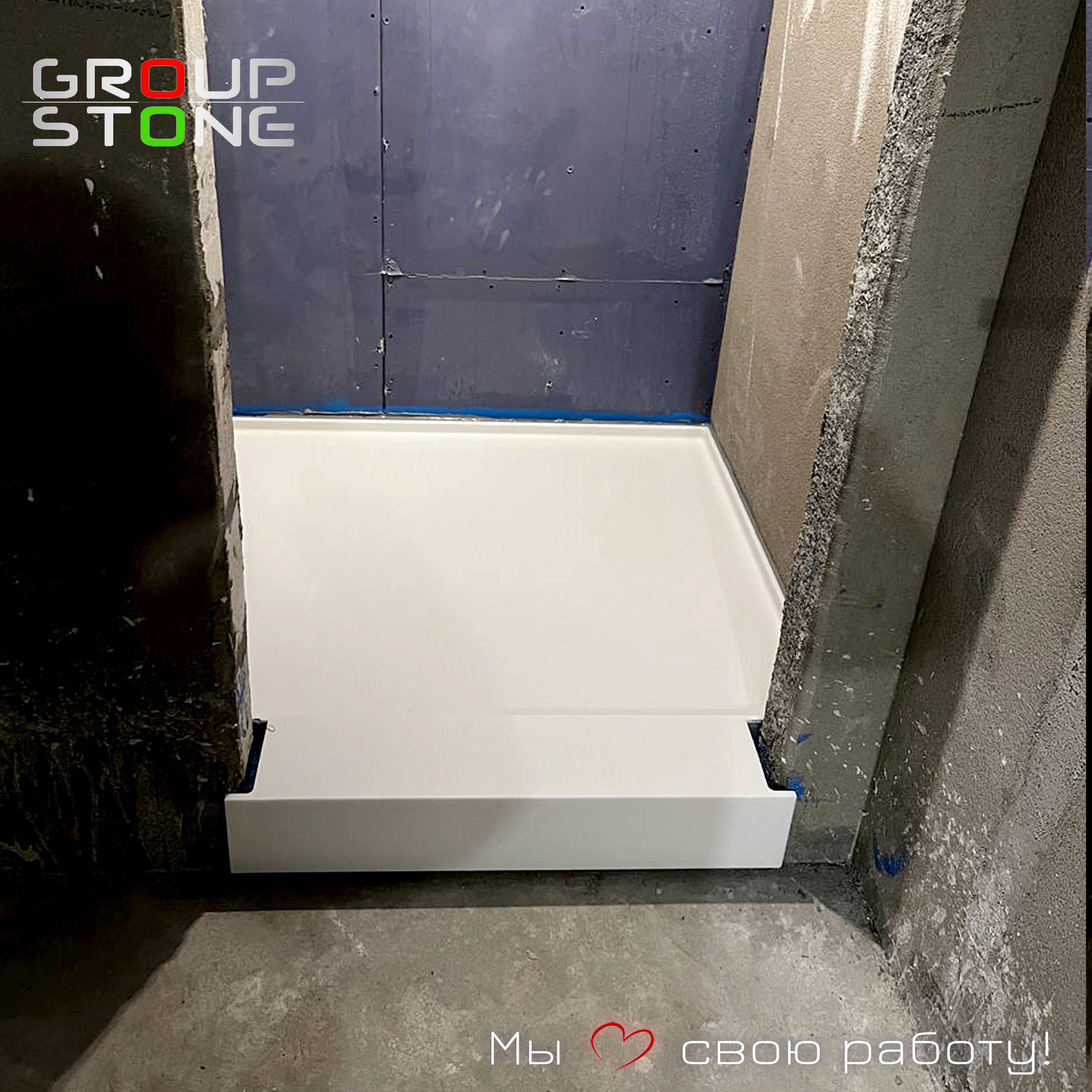 Изысканный интерьер в каждом деталях: душевой поддон из искусственного камня — изображение 3