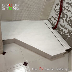 Натуральная красота, искусственный камень: душевой поддон для стильной ванной комнаты