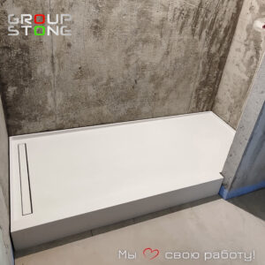 Современный интерьер начинается с душевого поддона из искусственного камня