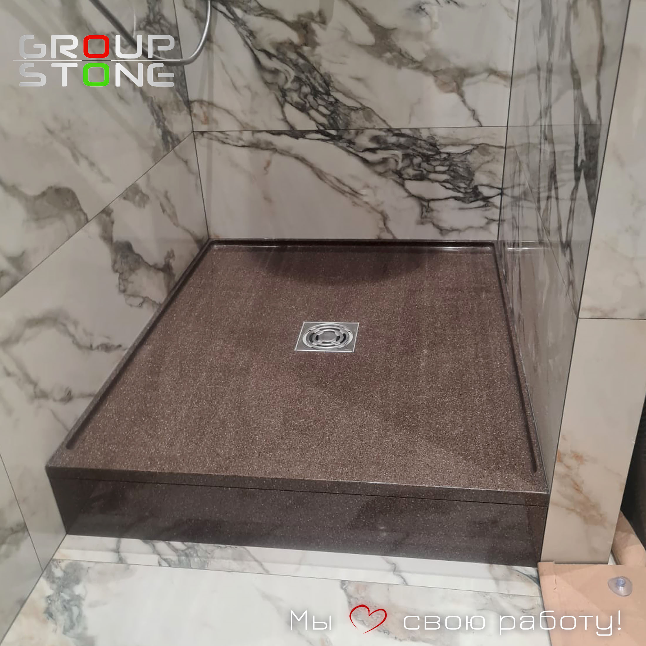 Эксклюзивный штрих: душевой поддон из искусственного камня — на заказ и под стиль